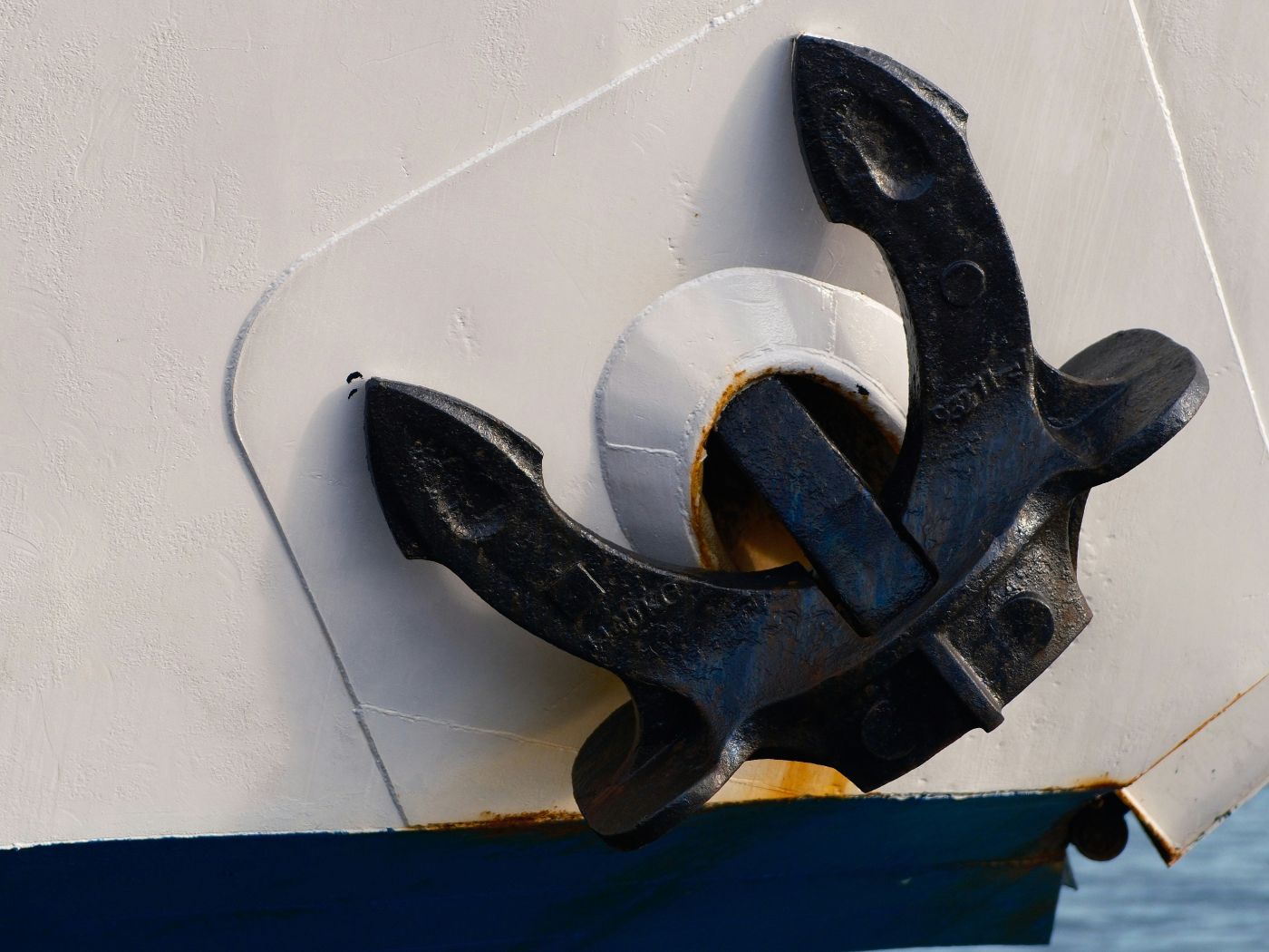 Tipos de âncoras para navios: um guia para embarcações comerciais